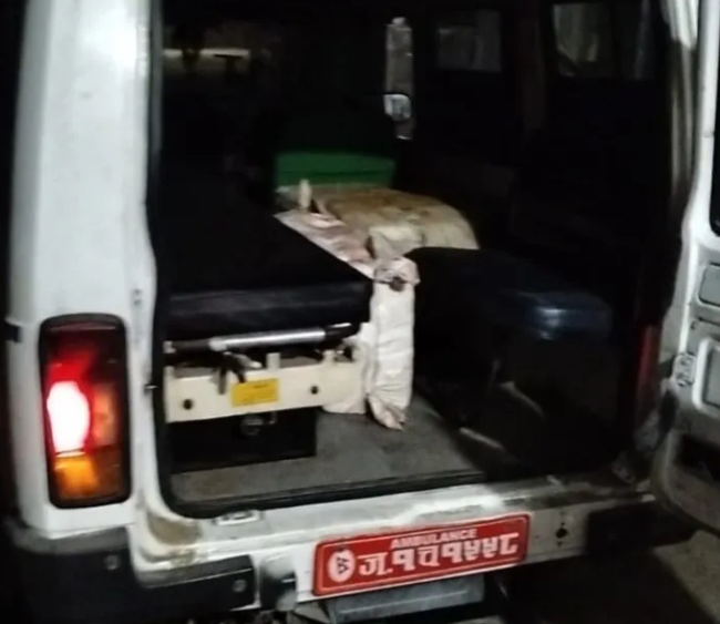 सर्लाहीमा एम्बुलेन्सबाट साँढे ५१ किलो गाँजा बरामद, चालक पक्राउ